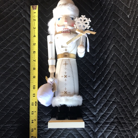 Nutcracker Snowflake Holiday Decor - Picture 10 of 13